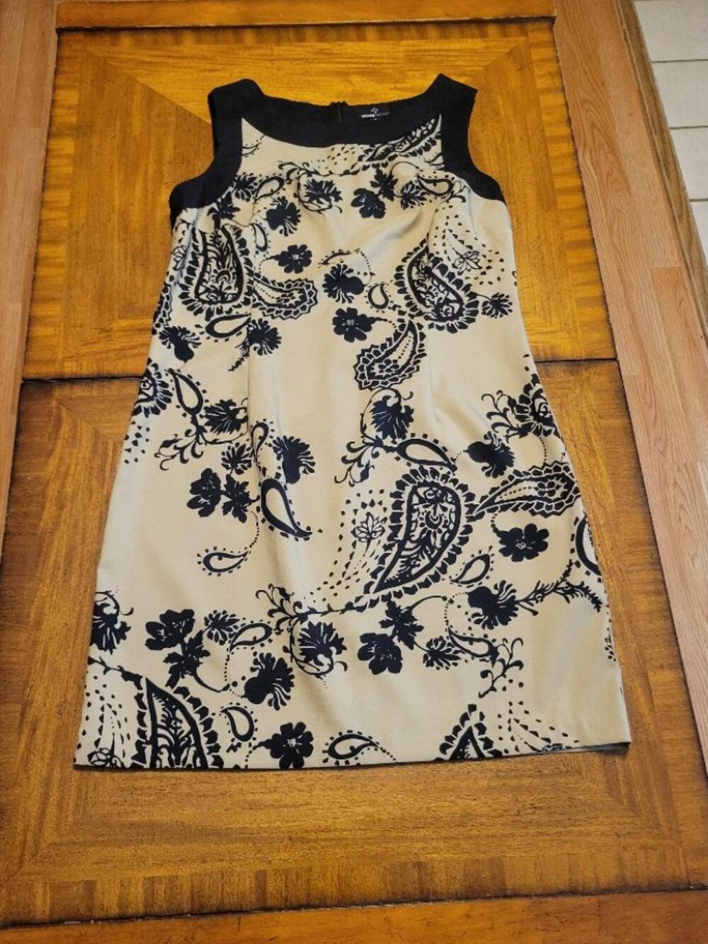 Ronni Nicole Black & Tan Floral Shift Dress